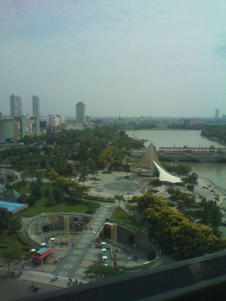 This is the view from Pozi Street, Hailing district of a small park in the downtown part of the city.