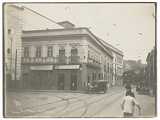 Vista da avenida Passos com o Theatro São Pedro de Alcântara, atual Teatro João Caetano