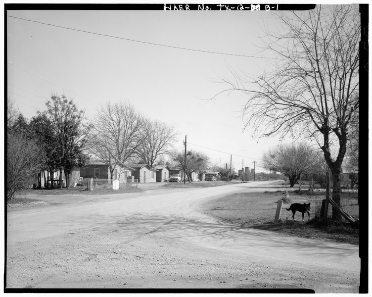 File:WORKERS HOUSING WEST OF THE COMPLEX. - D'Hanis Brick Works, Workers Housing, D'Hanis, Medina County, TX HAER TEX,163-DHAN,2B-1.tif