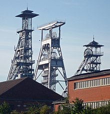 Deux Hommes Qui Travaillent Dans Une Mine De Charbon Avec Le