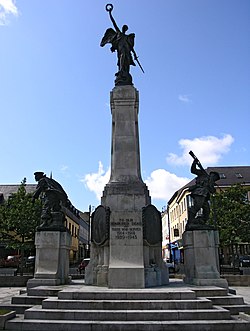 War memorial Derry 2007 SMC.jpg