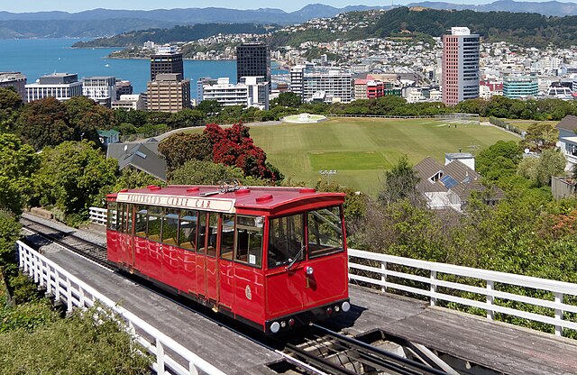 Image: Wellington city with Cable Car (cropped)