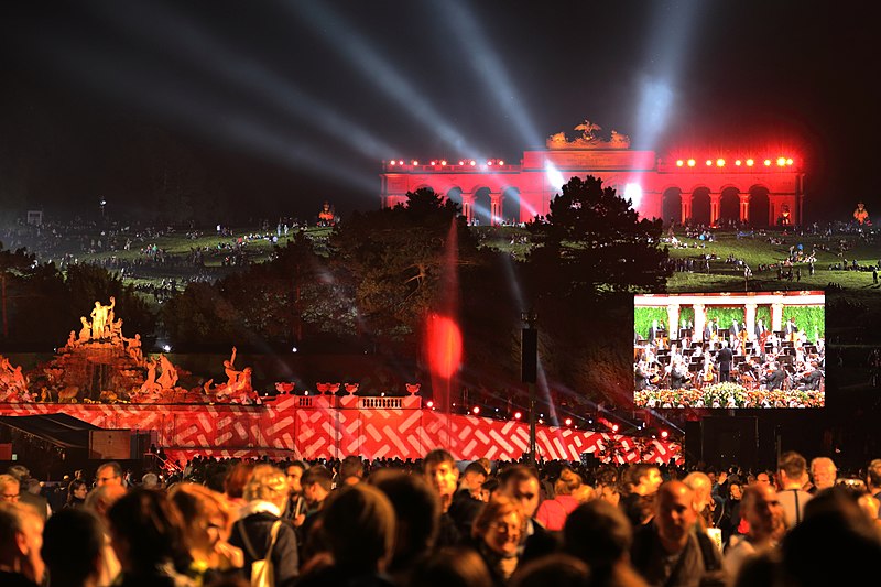 File:Wien - Sommernachtskonzert 2016 (1).JPG