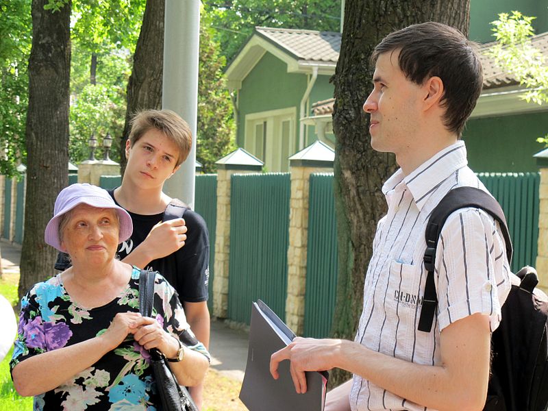 File:Wiki Party in Moscow 2013-05-18 (City tour; Krassotkin; 19).JPG