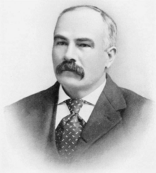 William Muir Urquhart (1855–1933).png