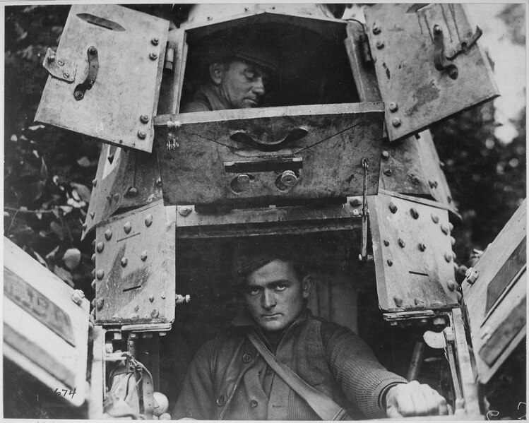 Tập tin:With the Americans northwest of Verdun. The skipper and gunner of a "whippet" tank, with the hatches open. France... - NARA - 530756.tif