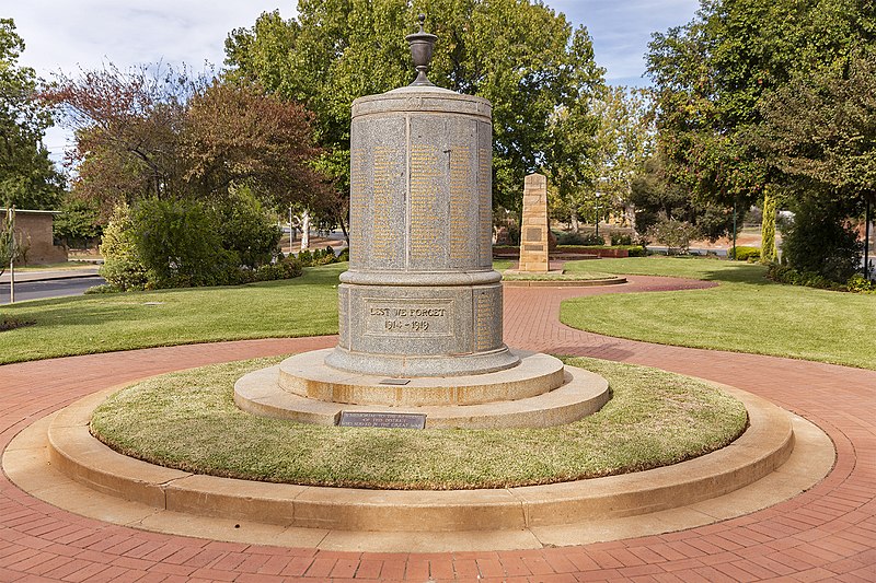 File:World War I Memorial at Memorial Gardens in Narrandera.jpg