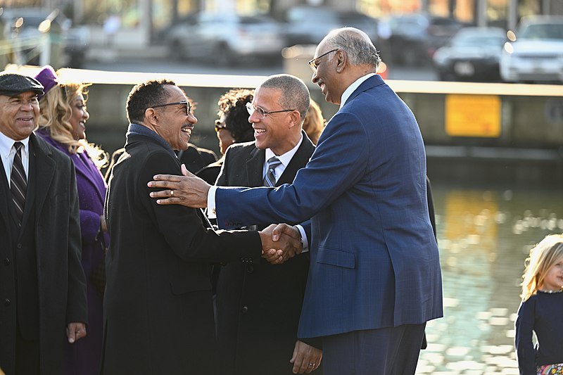 File:Wreath Laying at Kunta Kinte Alex Haley Memorial (52638895508).jpg