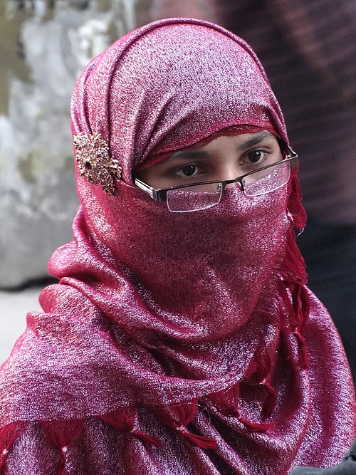Woman in a niqāb, popular in the Levant region.