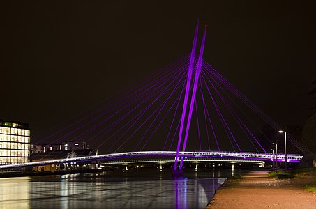 Ypsilon bridge in pink