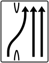 Zeichen 501-27 - Überleitungstafel - ohne Gegenverkehr - einstreifig nach rechts und zweistreifig geradeaus (1600x1250);  StVO 2017.svg