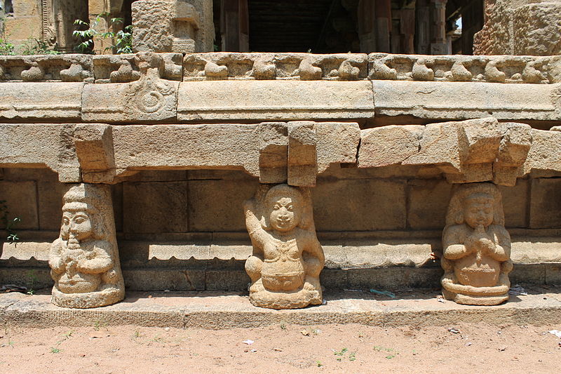 File:"Amazing Stone work in the Hall Of Hundred Pillared Mandapam Or Car".JPG