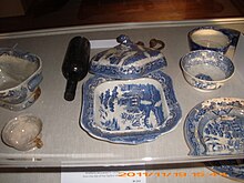 Display in the National Maritime Museum of Ireland "Willow pattern" dinner service recovered from the Tayleur.JPG