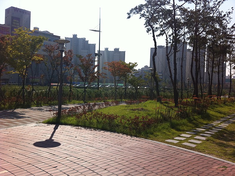 File:광주 광산구 수완 호수공원 롯데마트앞 ^1 - panoramio.jpg