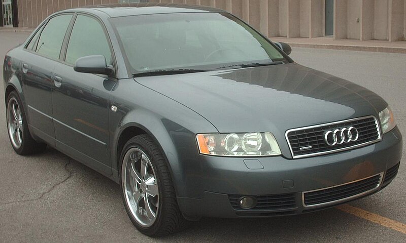 800px-'02-'05_Audi_A4_Quattro_Sedan.jpg