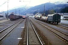 Op 25 mei 1984 passeert een VT 11.5 het station op weg naar Salzburg.