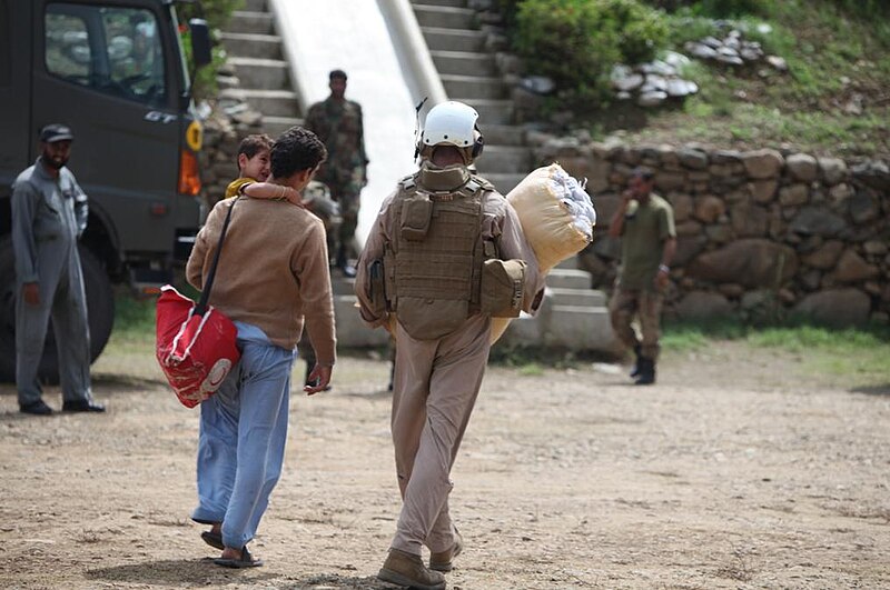 File:15th MEU Supports Pakistan Disaster Relief (4904924202).jpg