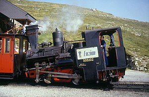 169R25160987 Schafbergbahn, Bergstation, Lok 999.102.jpg