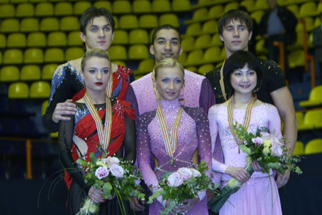 The pairs podium. From left: Maria Mukhortova / Maxim Trankov (2nd), Aliona Savchenko / Robin Szolkowy (1st), Yuko Kawaguchi / Alexander Smirnov (3rd)