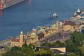 Blick über den Stintfang und die Jugendherberge auf Landungsbrücken und Hafen