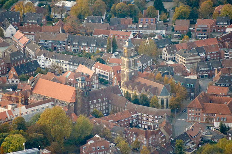 File:20141101 Jesuitenkirche und St. Lamberti, Coesfeld (07271).jpg