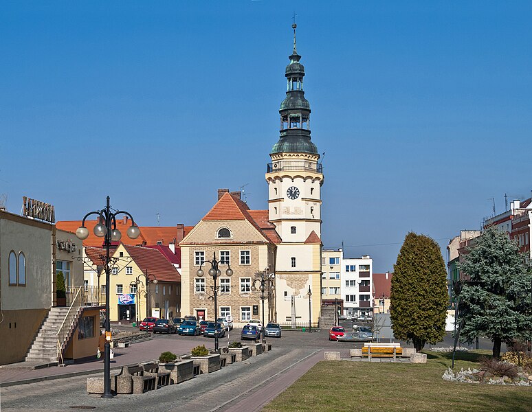 File:2014 Otmuchów, rynek.jpg