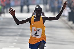 20170409 Lawrence Cherono finisht als tweede bij de Marathon Rotterdam.jpg