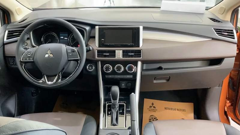 File:2020 Mitsubishi Xpander Cross interior (Vietnam).png