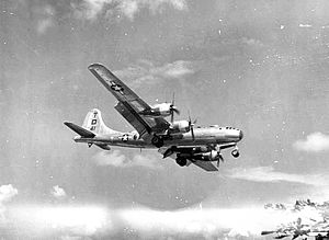 498º Grupo de Bombas B-29 pousando em Isley Field Saipan.jpg