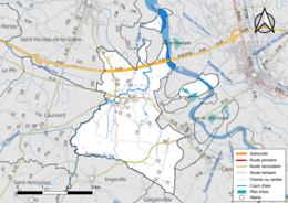 Carte en couleur présentant le réseau hydrographique de la commune