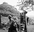 Turisták a vár alatt 1937-ben