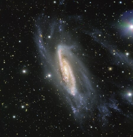 Tập_tin:A_Galactic_Gem_NGC_3981.tif