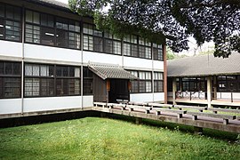 Administration of Tunghai University,Taiching City(1957), designed by Chen Chi-kwan.