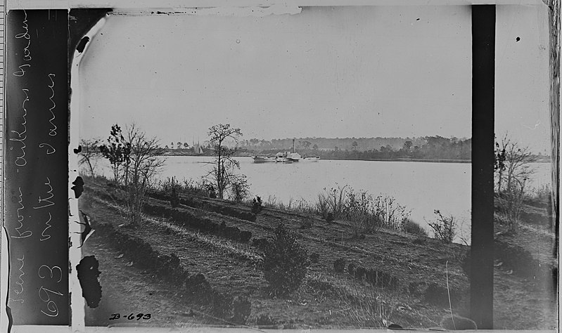 File:Aikins Landing, looking down the James River, Virginia (4153798660).jpg