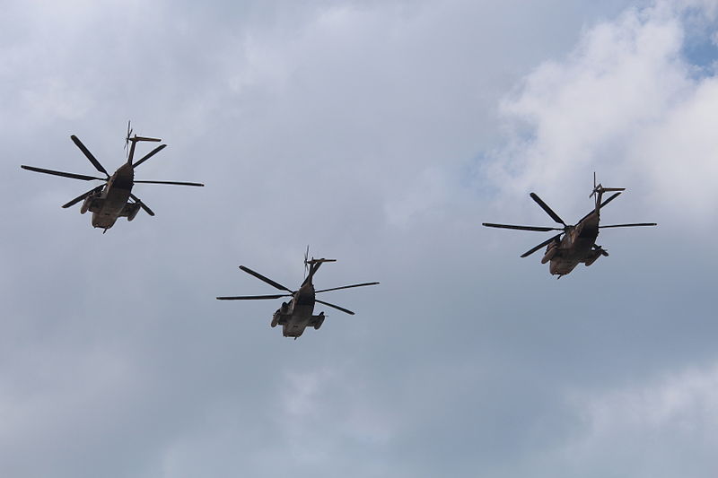 File:Air Force Fly By on Tel Aviv Beach IMG 5941.JPG