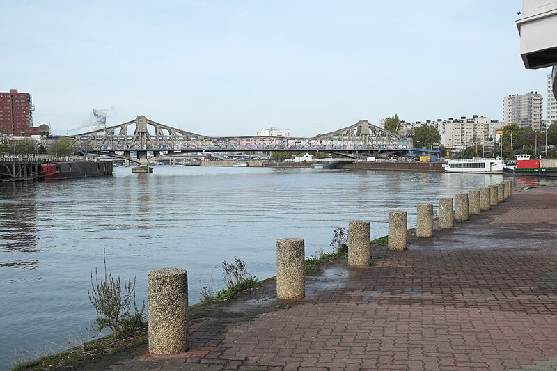 File:Alfortville (94) Quai Pierre Cosmi Passerelle industrielle d'Ivry-Charenton 194.jpg