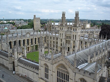 Tập_tin:All_Souls_College_from_St_Mary's_Church.jpg