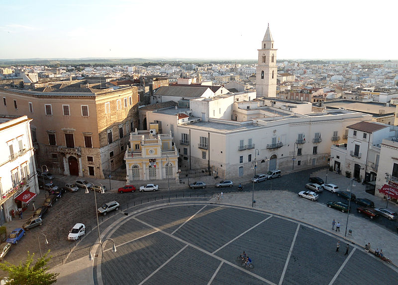 File:Andria-piazza-catuma.JPG