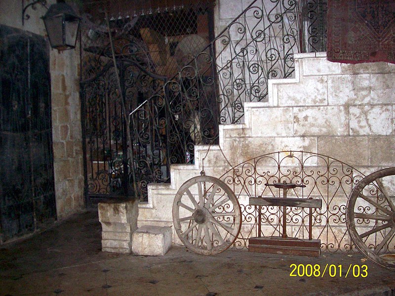 File:Antiques at Jdeydeh quarter, Aleppo.jpg