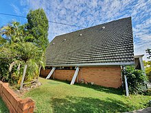 South-east side of the church hurch showing portal frame extending below eaves, 2021 Ashgrove Methodist Church, southeast side of Church showing portal frame extending below eaves.jpg