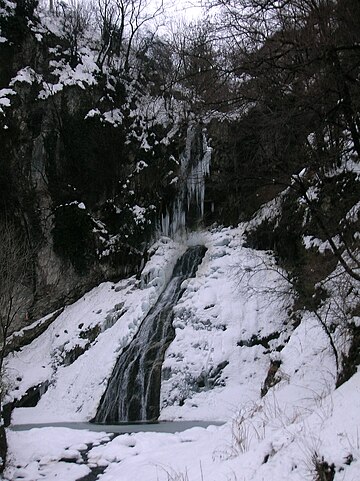 File:Asso,_cascata_Vallategna.JPG