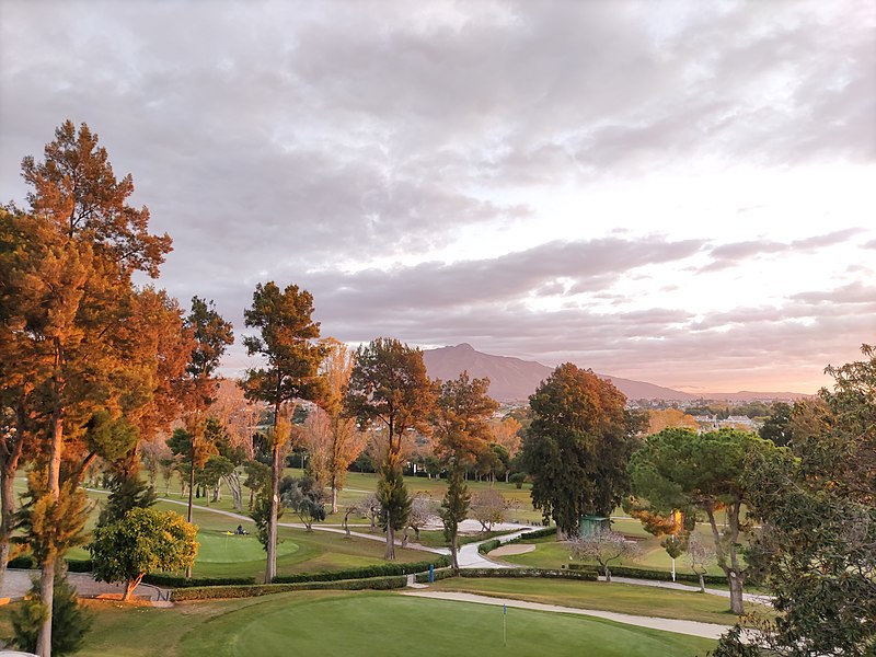 File:Atalaya Golf & Country Club en Estepona.jpg