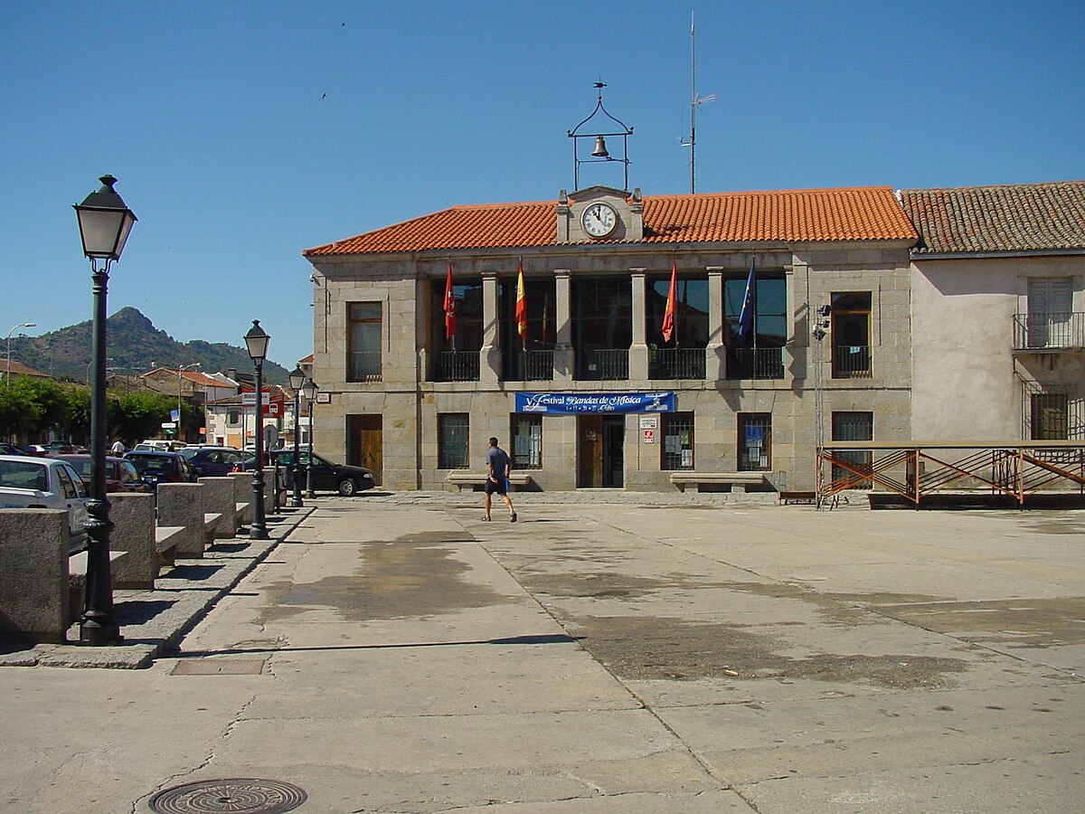 Archivo:Ayuntamiento de Robledo de Chavela.jpg - Wikipedia, la enciclopedia  libre