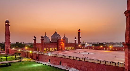 "Badshahi_Mosque_(King’s_Mosque.).jpg" by User:Shahbaz Aslam429`