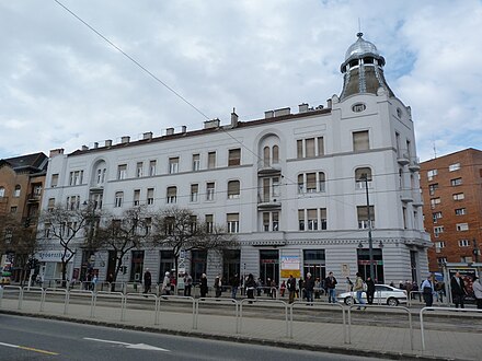 Móricz Zsigmond Square and Villány Road corner, City Spar on the ground floor