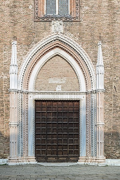 File:Basilica di Santa Maria dei Frari - Venice - The middle door.jpg