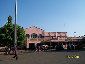 Железнодорожный вокзал Белгаума - Panoramio.jpg