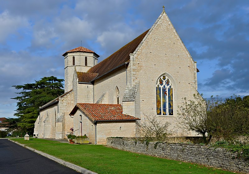 File:Blanzay 86 Église Vue SE 2013.jpg