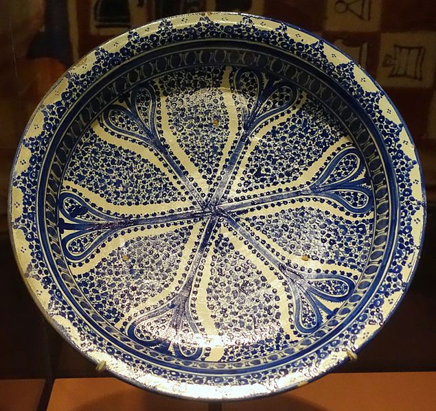 File:Bowl, Tangier and Fas, Morocco, late 1800s, clay, glaze, resin - National Museum of Natural History, United States - DSC00419.jpg