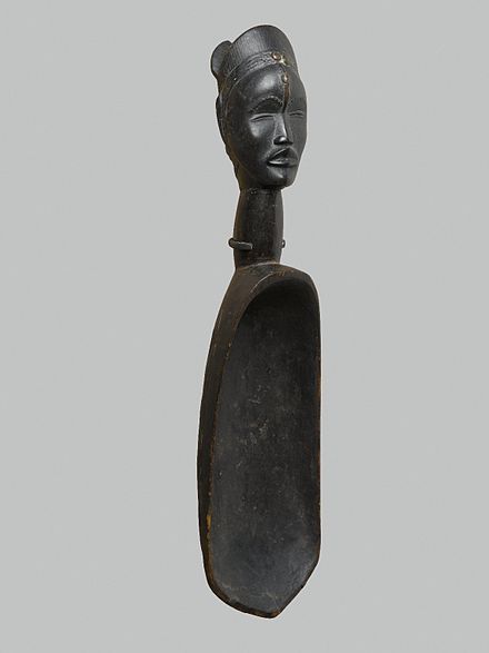 Dan feast ladle (wunkermian), from the collection of the Brooklyn Museum Brooklyn Museum 67.209.1 Feast Ladle Wunkermian.jpg